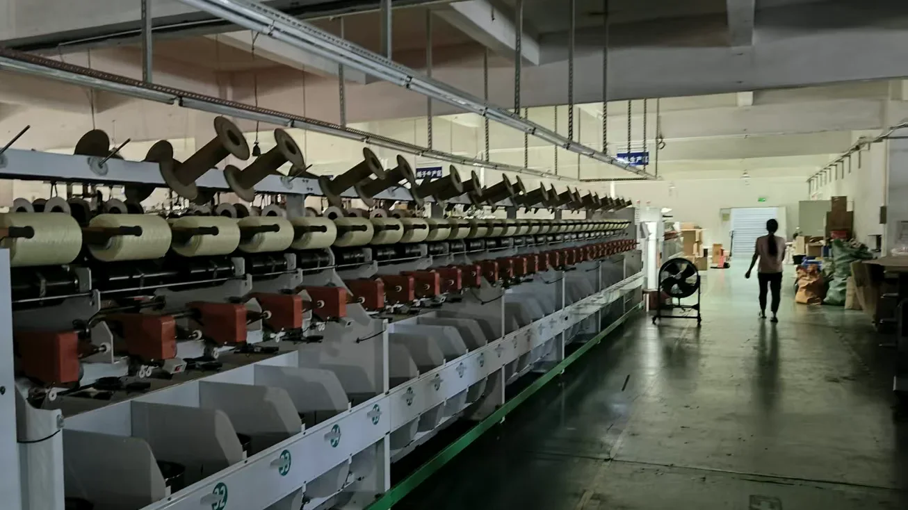 Raw-yarn winding line running in a partner mill